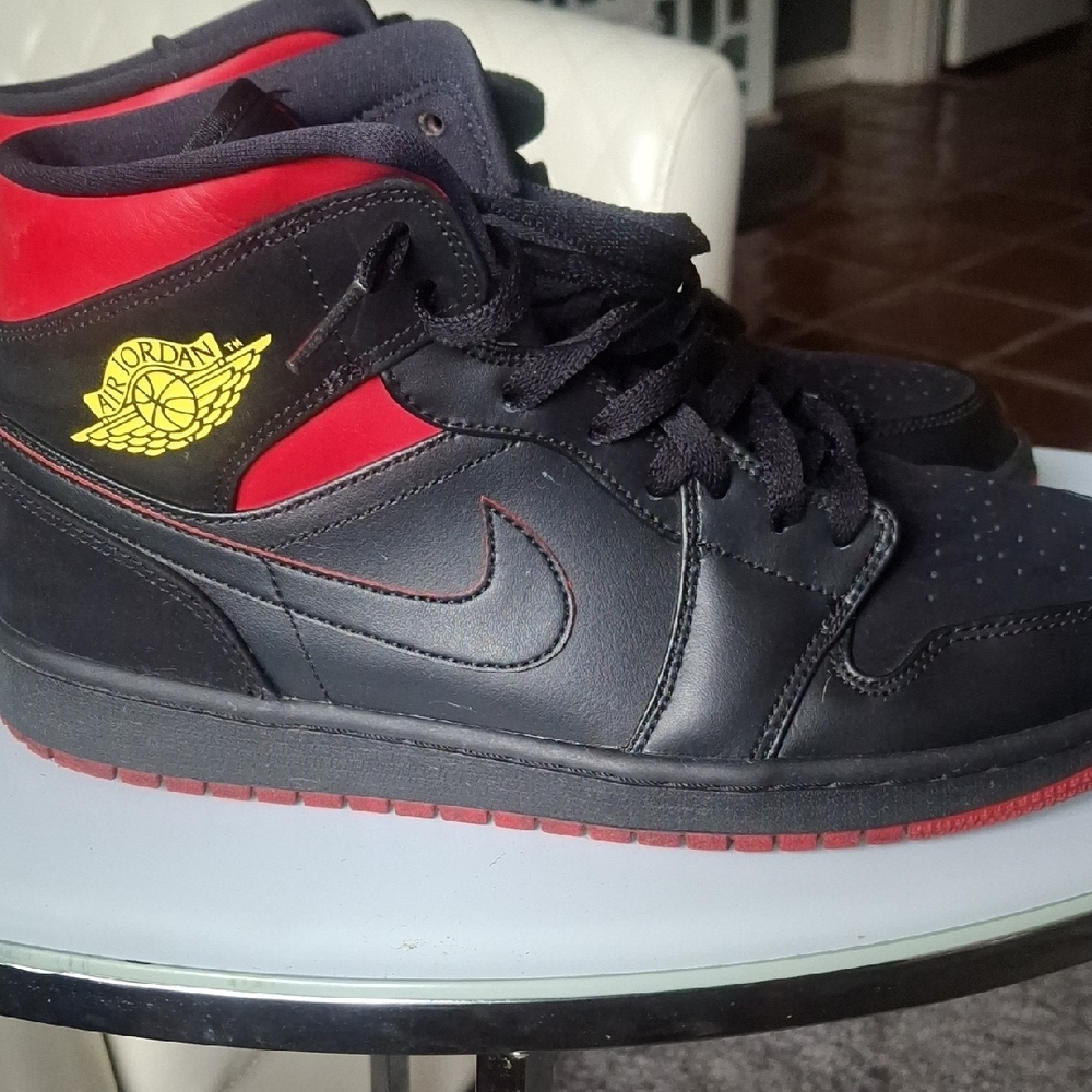 Jordan 1 Retro  Black and Red Sneakers